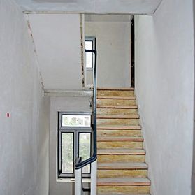 Altbau - Treppe alt