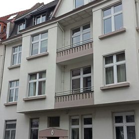 Haus mit Balkon vorher